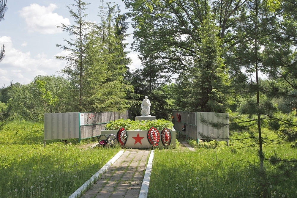 Братская могила д. Чумазово.