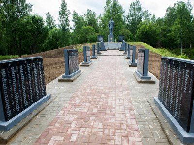 Братская могила «Высота 269,8 Подкоп» у деревни Цветовка.